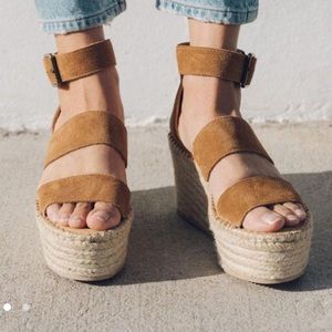 Argos platform wedge in color walnut. Never worn!